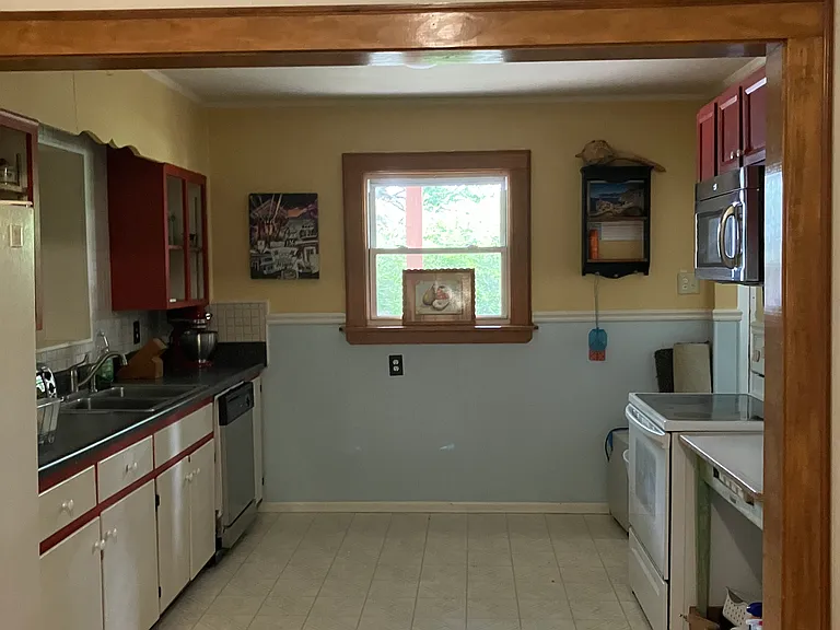 5570 Crescent Blvd — Photo 8