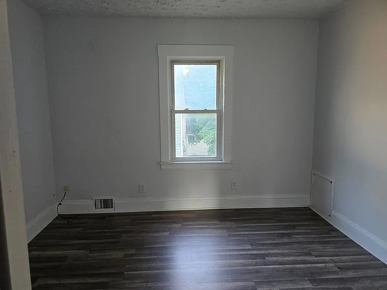 8323 Medina Ave — Photo 8