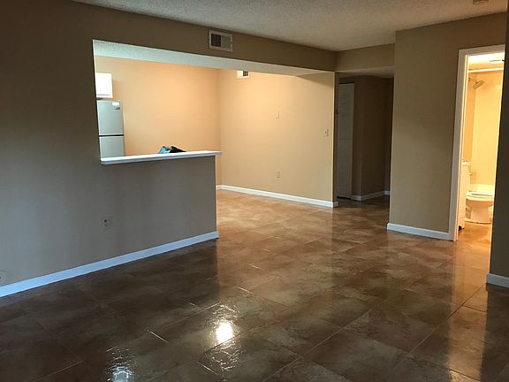 2nd image of 400 Palm Cir W APT 101