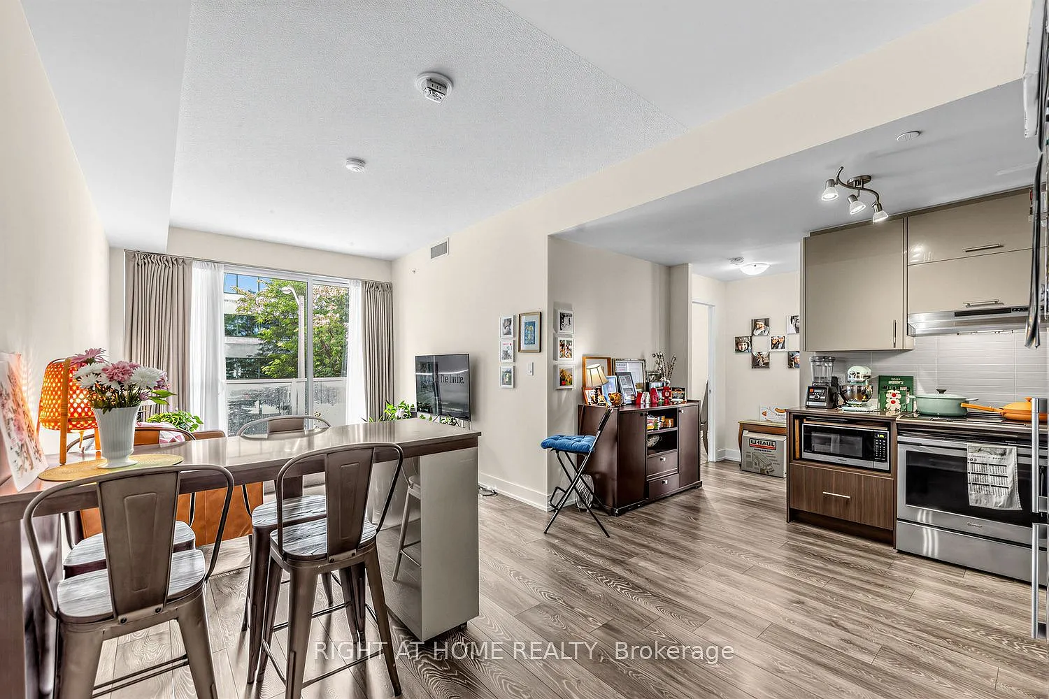 2 bed, $3,000 — Photo 2