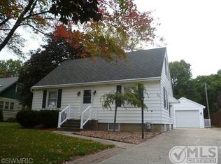 49 W Lakewood Blvd, Holland, MI 49424
