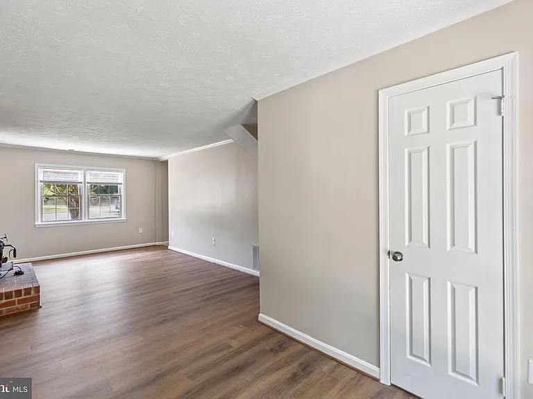 2324 Kent Ct — Photo 14