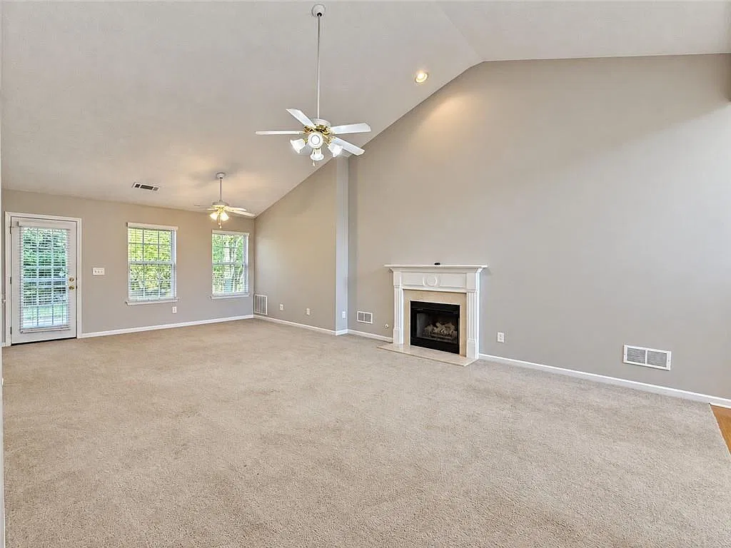 4 bed, 2.0 bath, 2876 sqft, $2,650 — Photo 4