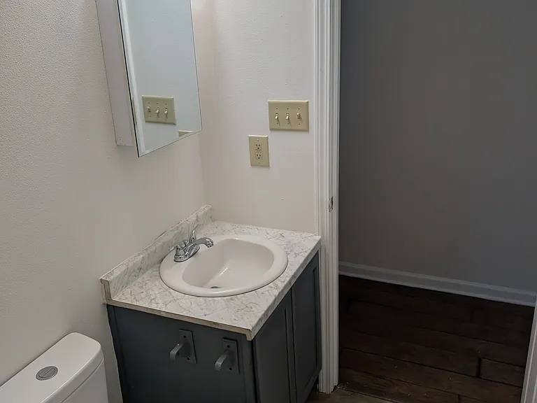 1523 Gordon St — Photo 9
