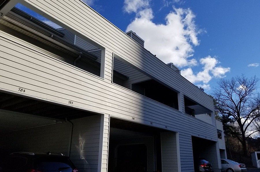 2nd image of 810 Spinnaker Ct