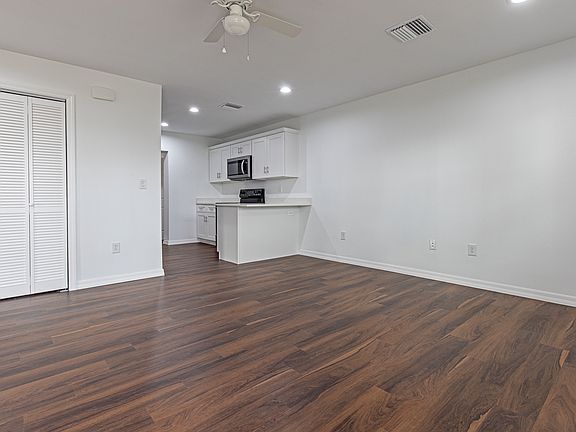 3rd image of 6005 Deming Ave #6005