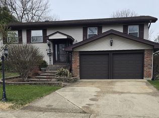 2075 Greenfield Rd, Hoffman Estates, IL 60169