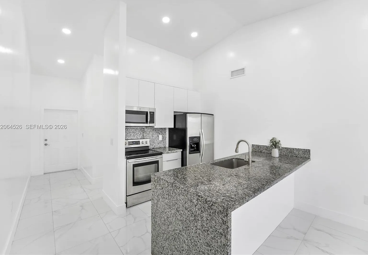 3 bed, 2.0 bath, $2,900 — Photo 4