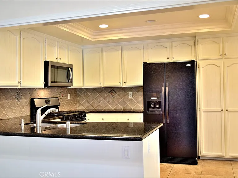 16 Creekwood — Photo 4