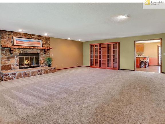 Beautiful fireplace & mantle