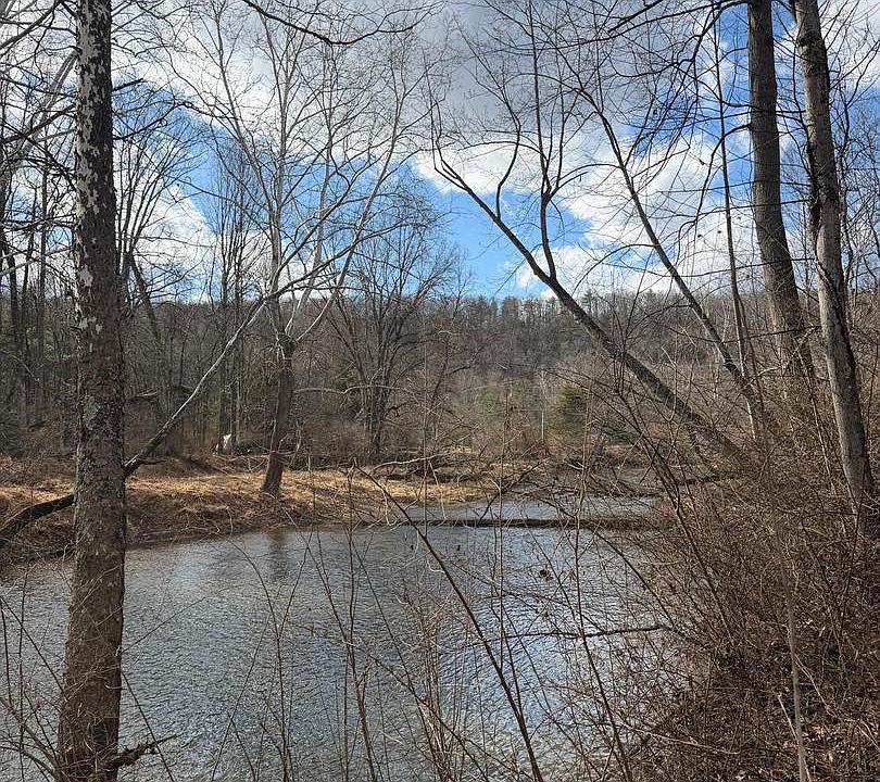 1st image of 986 Rushing River Rd