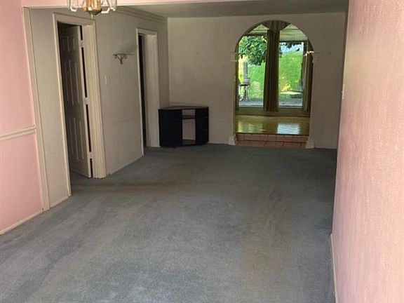 4th image of 6818 Friarwood Dr