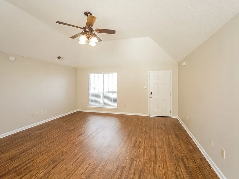 7203 Fox Creek Dr — Photo 4
