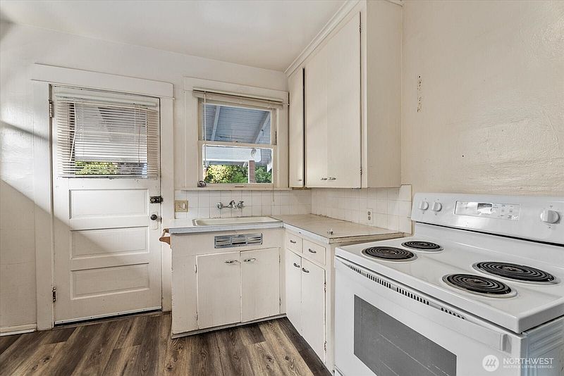 5th image of 6533 5th Avenue NW