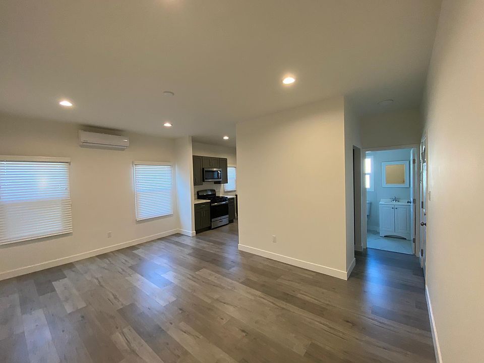 1st image of 1441 Edgecliffe Dr #24