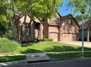 14113 Barton St, Overland Park, KS 66221