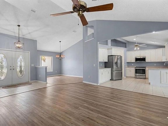 5th image of 2111 View Dr W