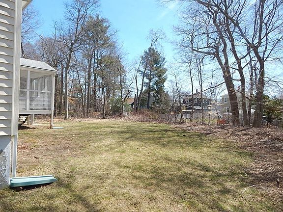 4th image of 66 Maguire Ave