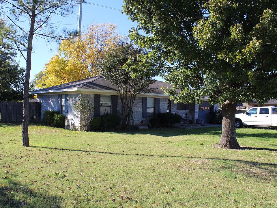 2nd image of 821 Vernon Ct