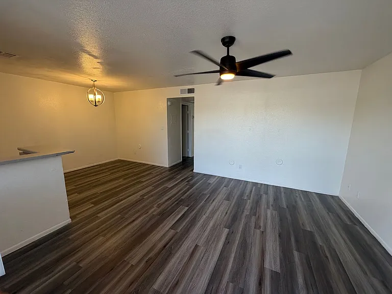 4145 N Longview Ave — Photo 1