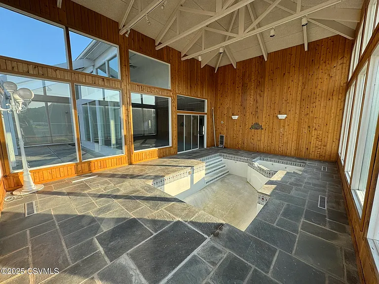 1689 Westbranch Hwy — Photo 8