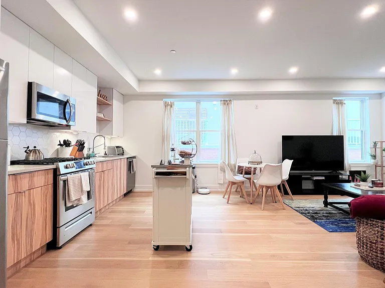 719 N 5th St #4 — Photo 5