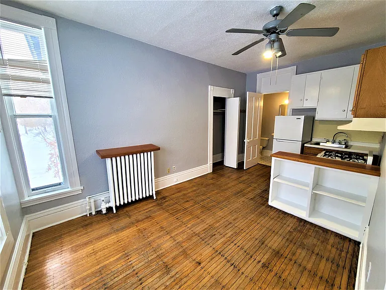 400 6th St SE #11 — Photo 3