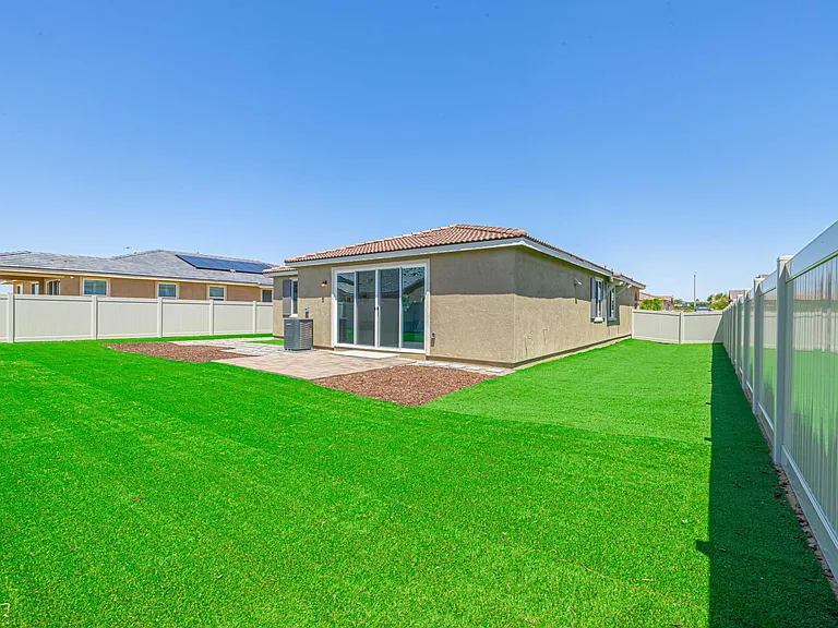 44149 Buckeye Ct — Photo 32