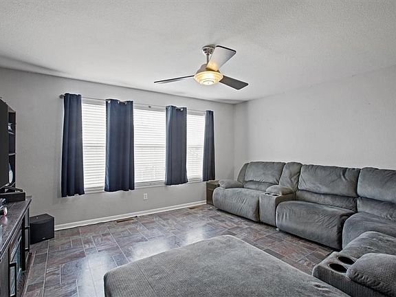 3rd image of 126 Joles Dr