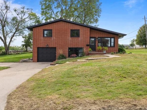 1319 Hyvue St, Adel, IA 50003