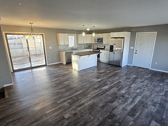 2nd image of 400 16th Ave SE