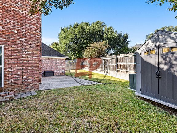 3rd image of 4209 Green Oak Dr