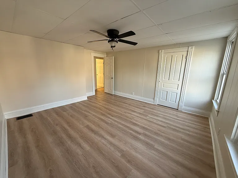 1005 Victoria Ave — Photo 22