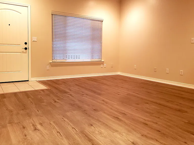 619 Hummel Village Ct #622B — Photo 2