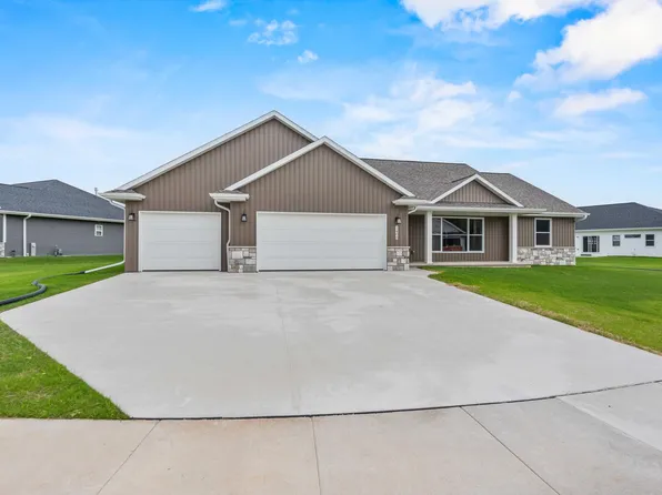 1400 Divinity Dr, De Pere, WI 54115