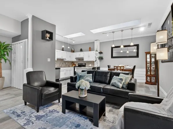 54 Forest St APT 411, Medford, MA 02155