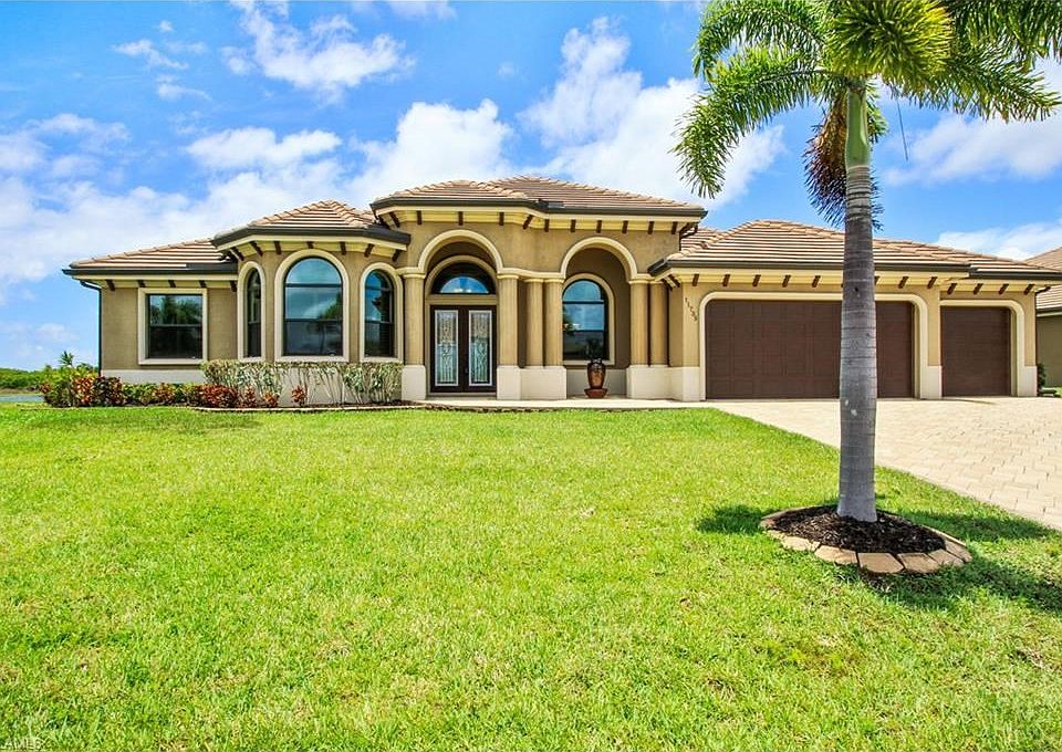 Magnificent home in Cape Royal golf community!