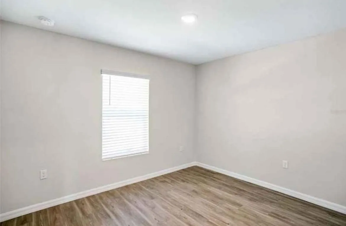 2 bed, 1000 sqft, $1,575 — Photo 4