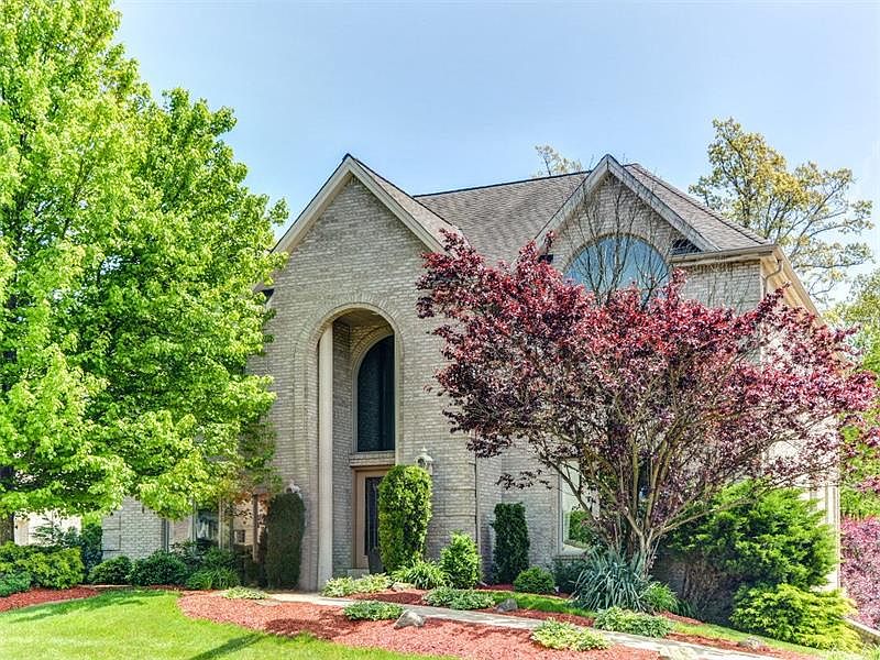 1st image of 155 Oakview Dr