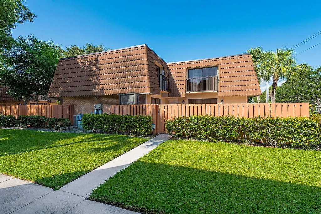 185 Charter Way - 1 — Photo 1
