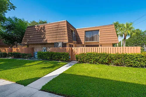 185 Charter Way Photo 1