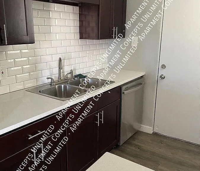 2218 Dayton St — Photo 3
