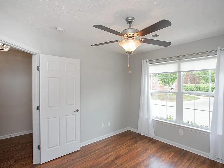 395 Devon Chase Hl #6402 — Photo 39