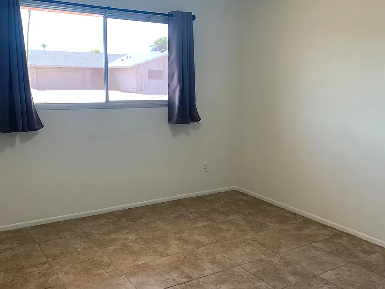 3335 S Pine St — Photo 8
