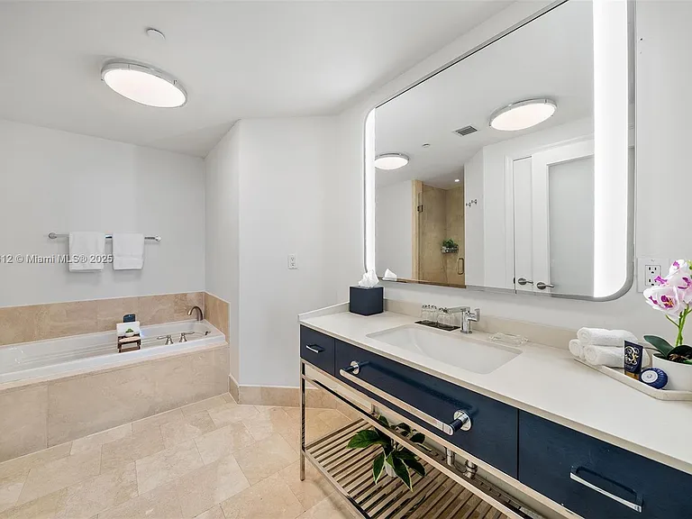 4401 Collins Ave #3505 — Photo 4