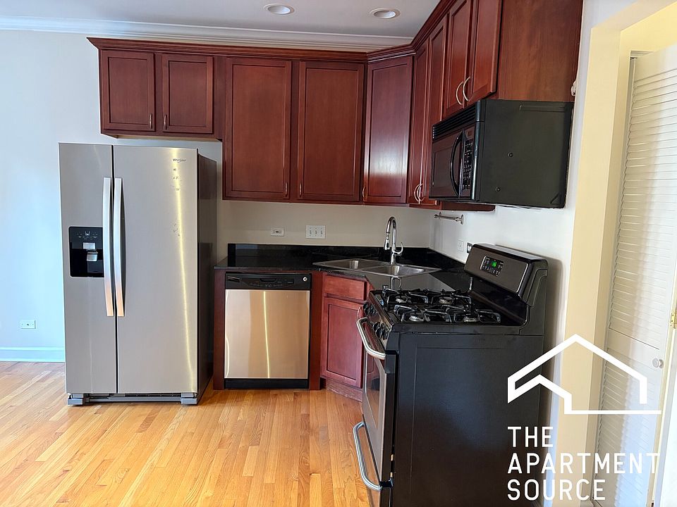 1st image of 3242 N Clifton Ave #1N