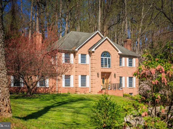 6 Chamaral Ct, Cockeysville, MD 21030