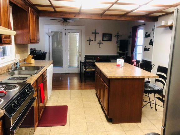 4th image of 41 Hillcrest Dr