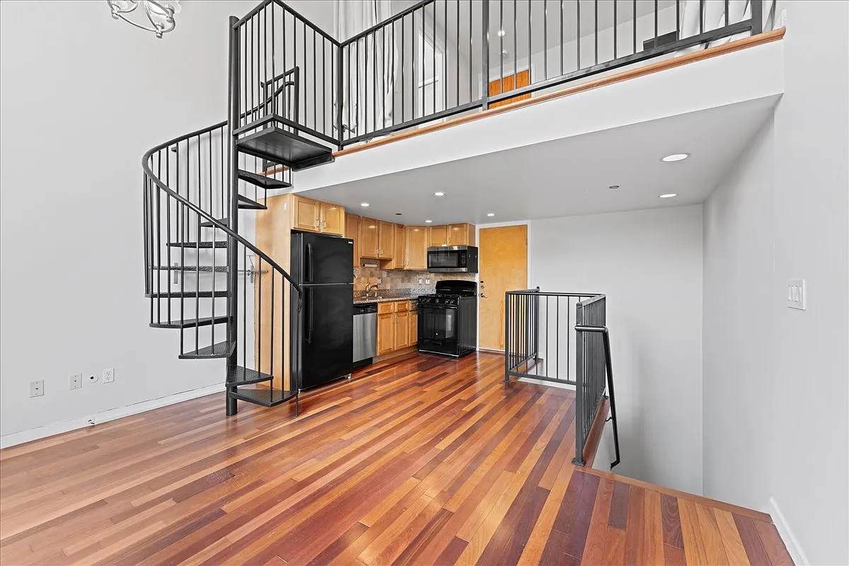 108 Langton Street - B — Photo 3