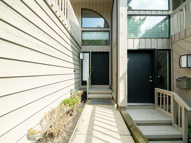 5751 Som Center Rd — Photo 3